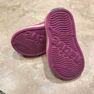 Size 8 toddler Girls Natives